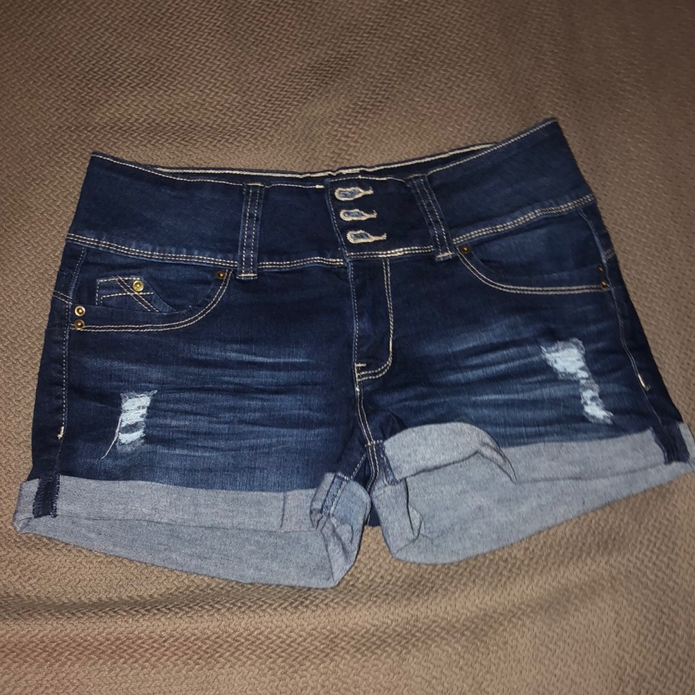 NWOT short mid rise shorts!!